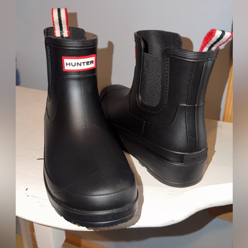 NWOT Hunter Black Chelsea Rain Boots